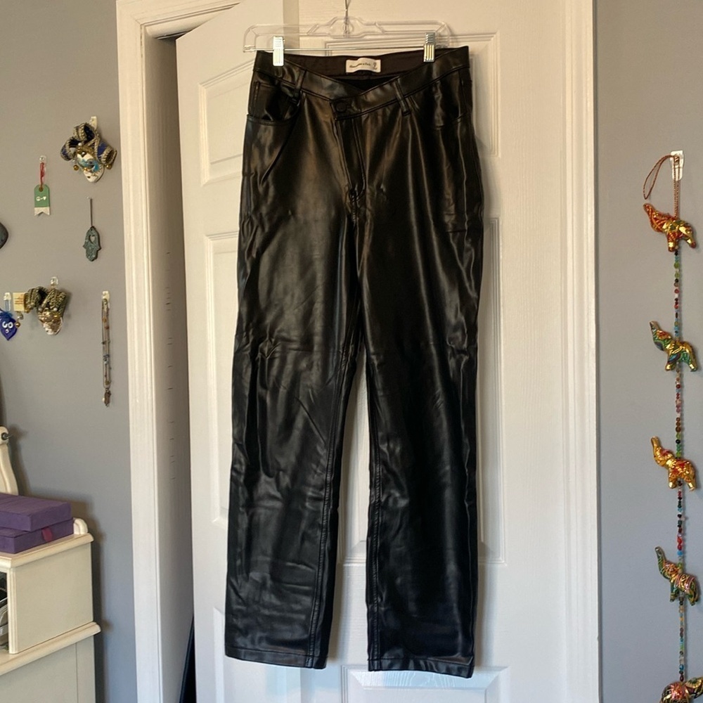 Women’s Abercrombie & Fitch faux leather cross pants straight leg black sz 29/8